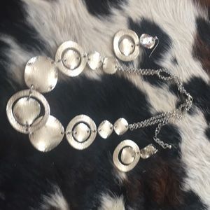 Necklace earrings
